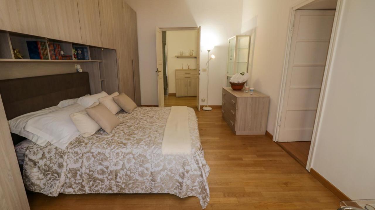 Апартаменти Sole, Terrazza, Centro Citta E Wi-Fi Veloce! Генуя Екстер'єр фото